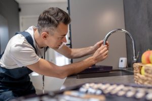 Boucher le trou d’un robinet autoperceur